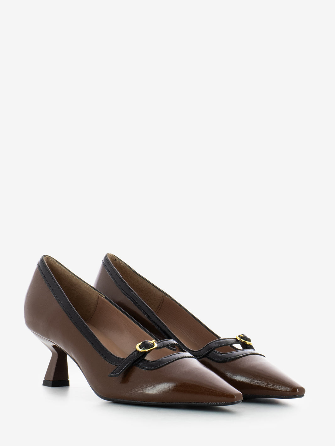 Low décolleté in brown leather