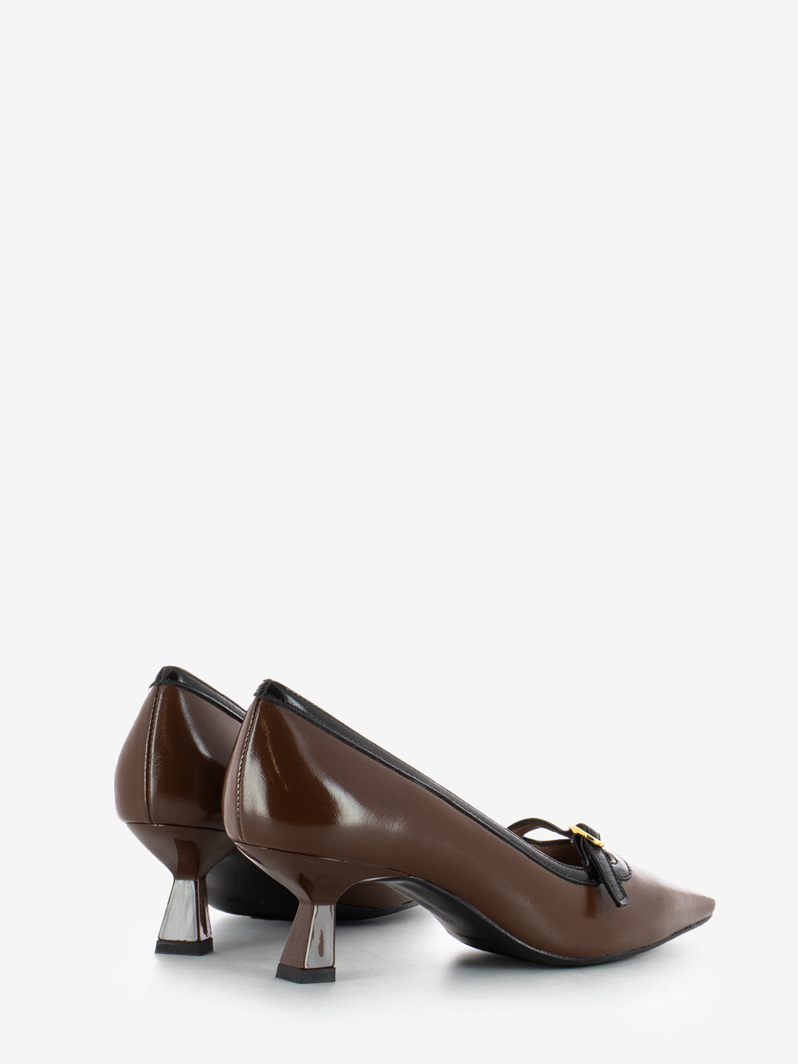 Low décolleté in brown leather
