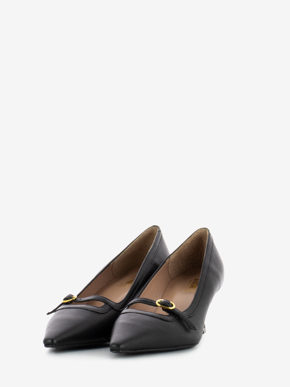 Low black leather pumps
