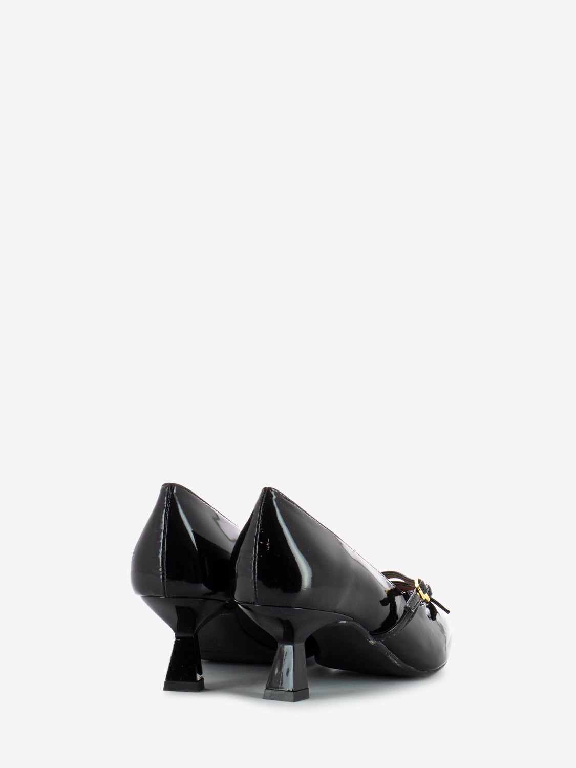 Low black patent pumps