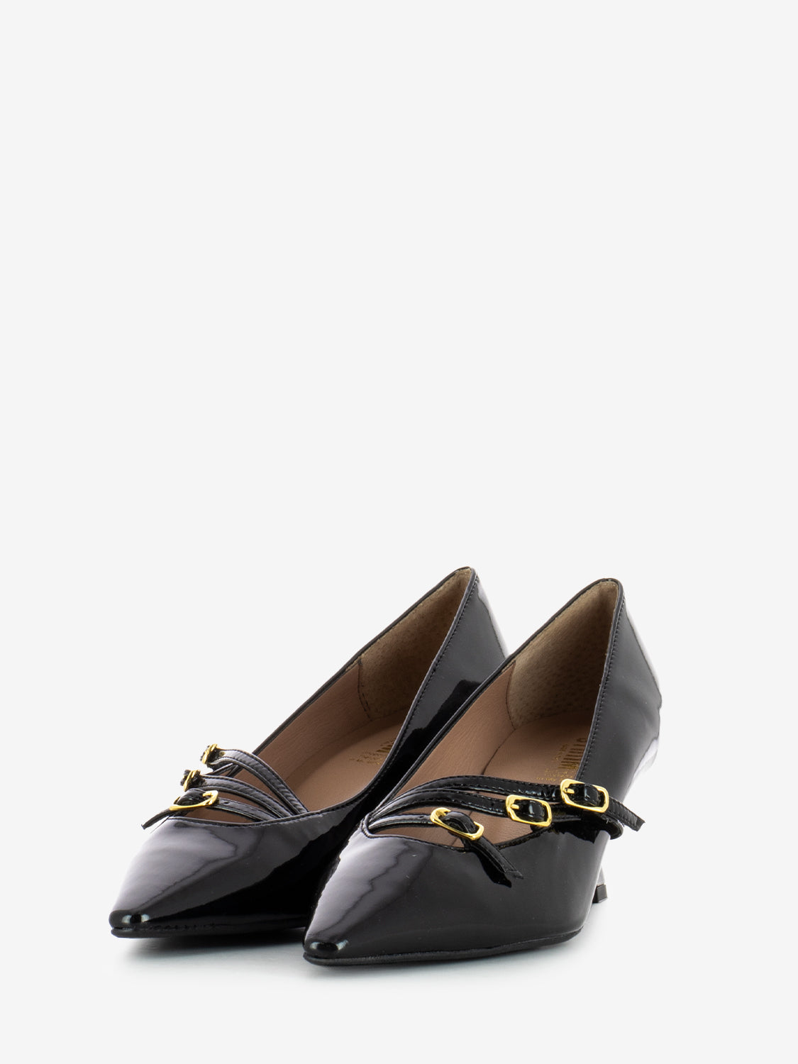 Low black patent pumps