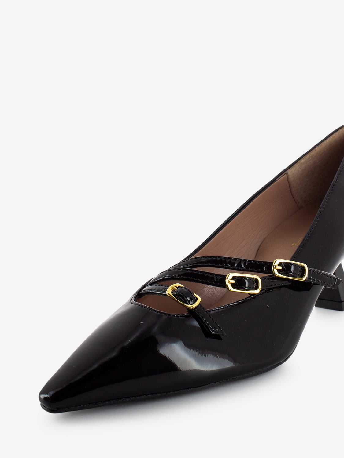 Low black patent pumps