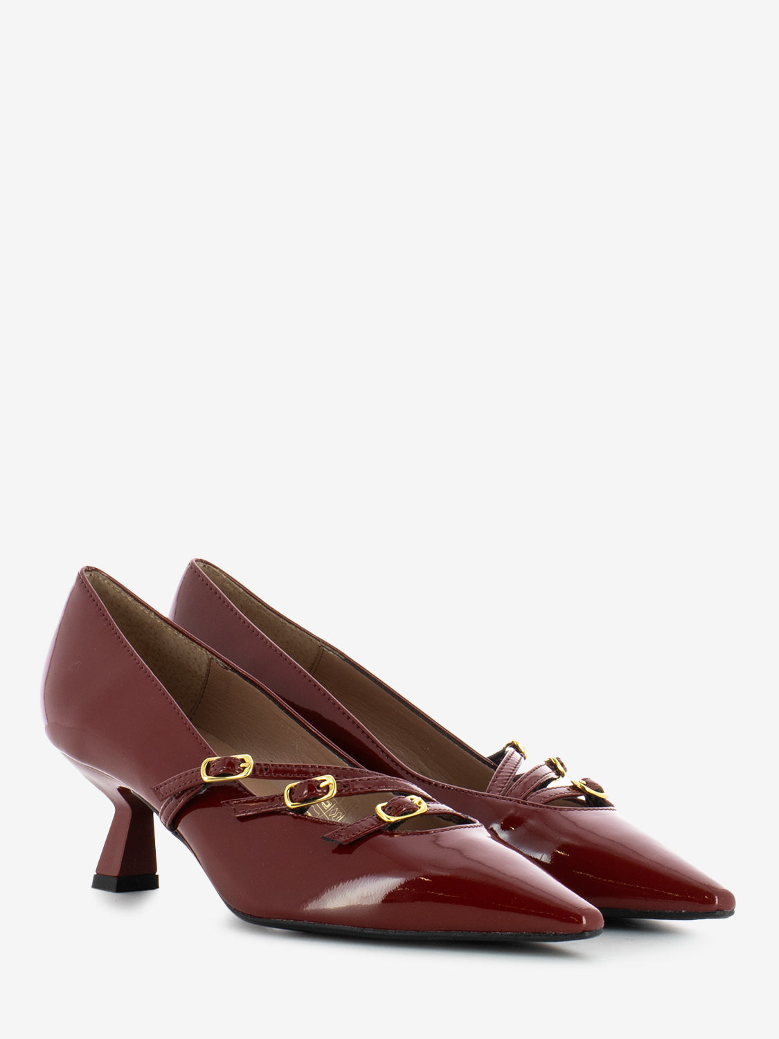 Low red patent leather pumps