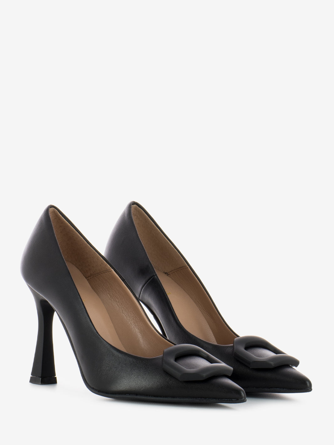 Nappa décolleté with black detail