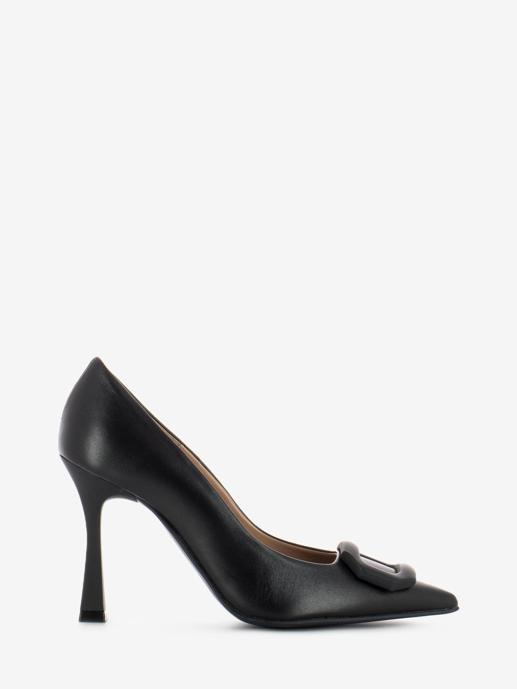 Nappa décolleté with black detail