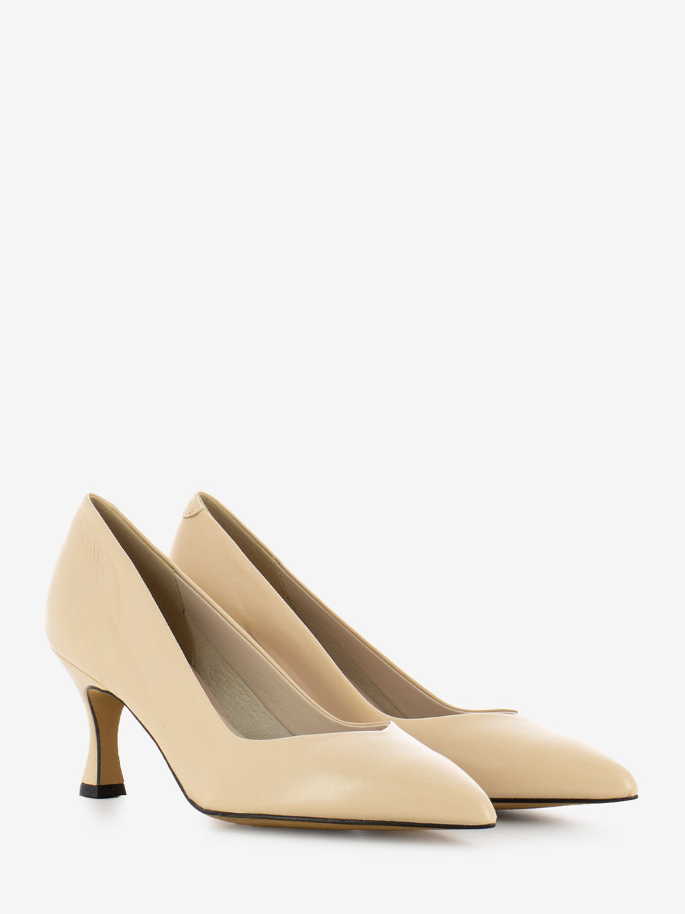 Nude leather décolleté
