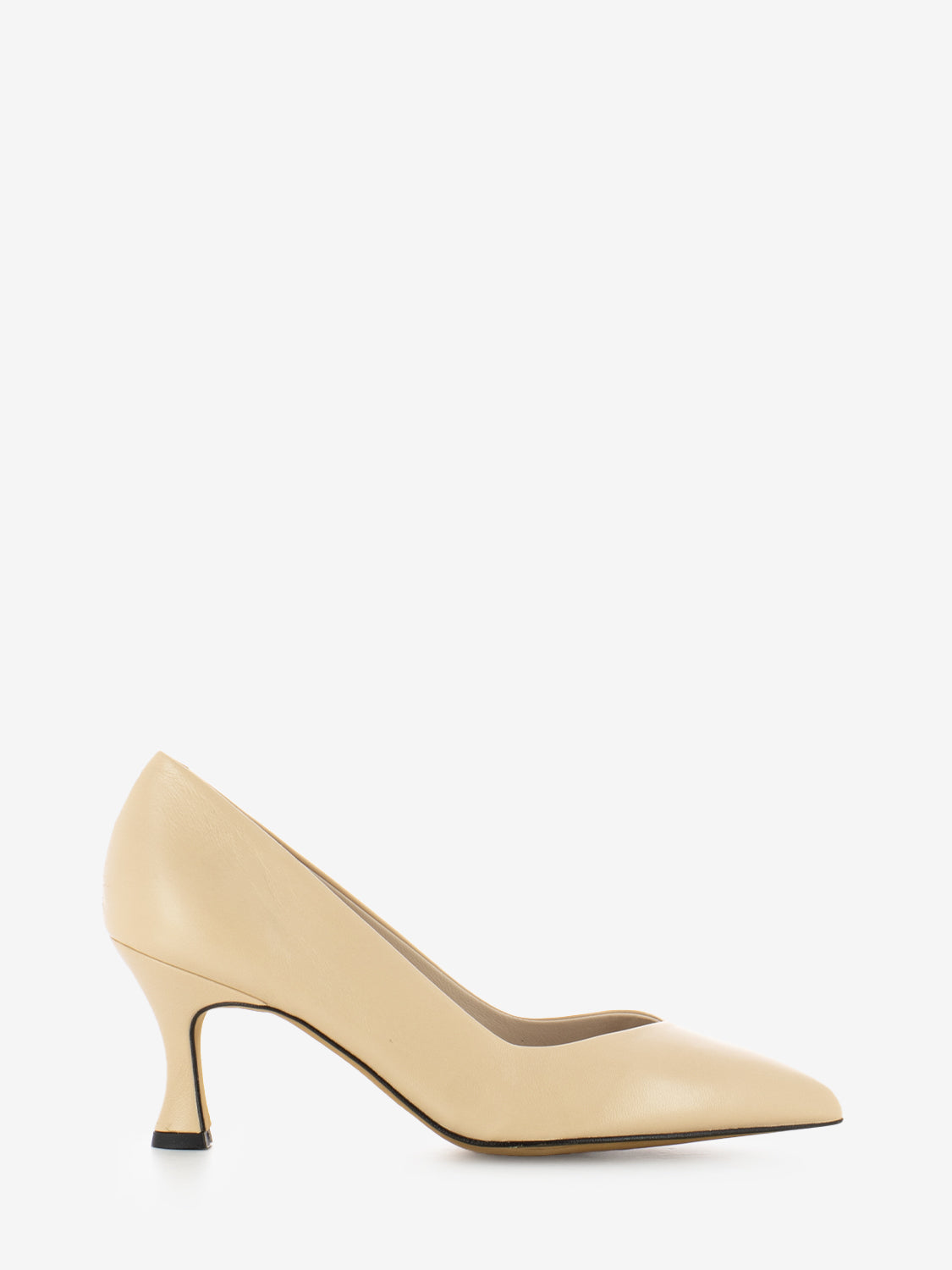 Nude leather décolleté