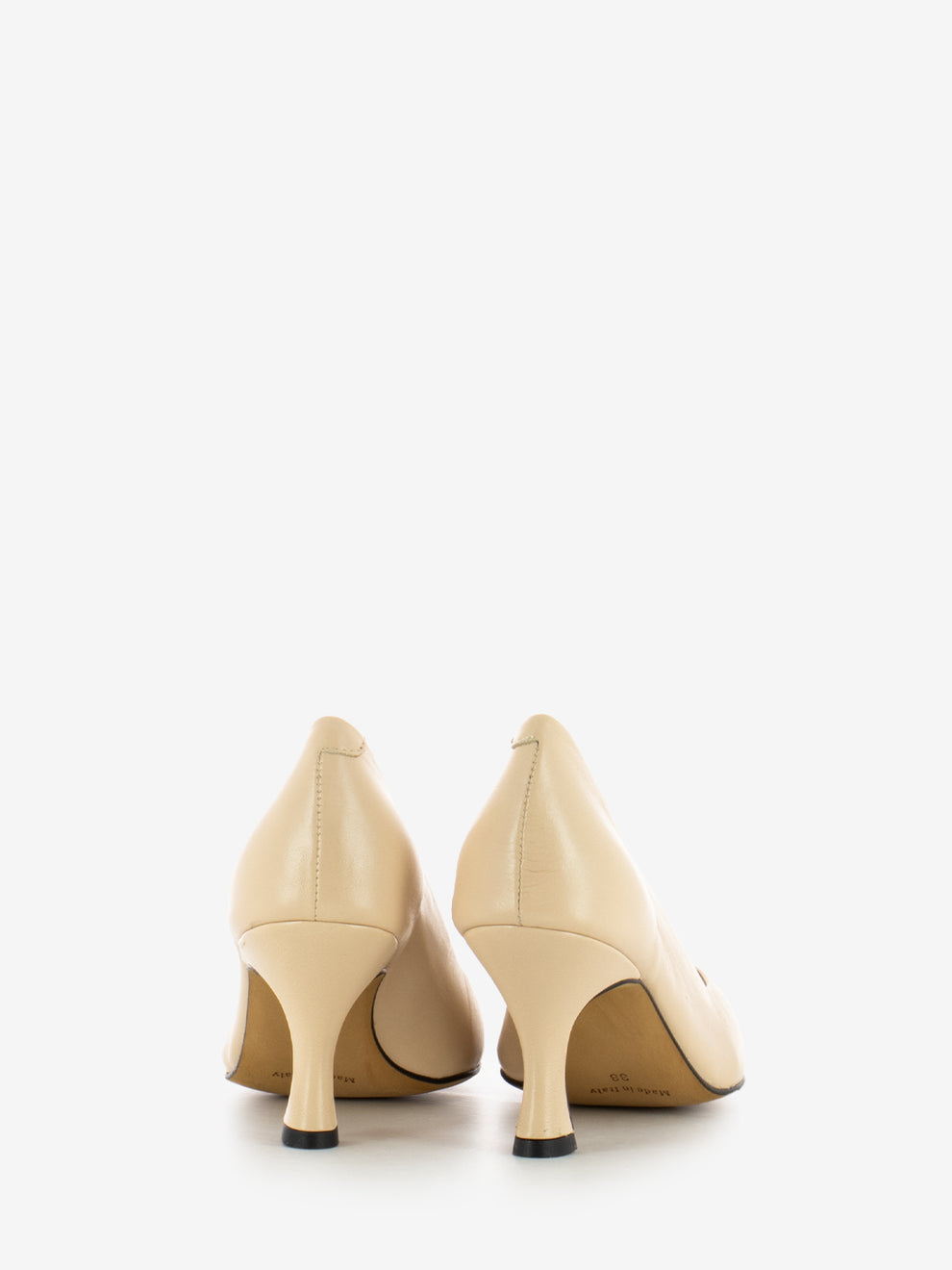 Nude leather décolleté