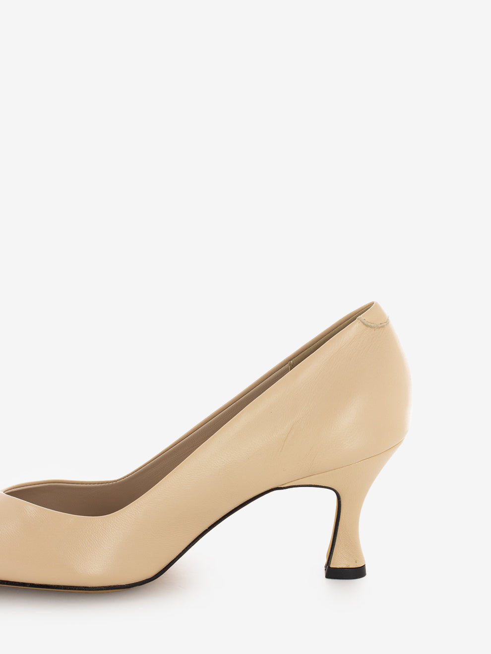 Nude leather décolleté