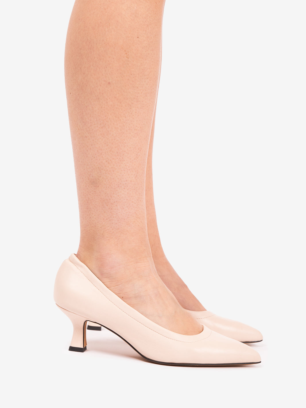 Nude leather décolleté
