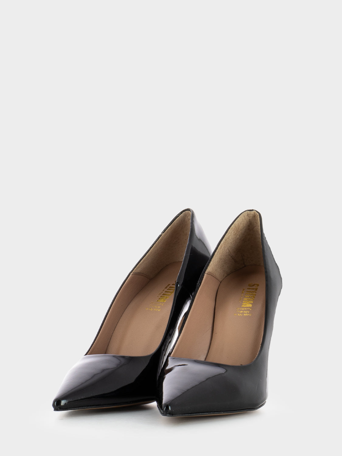 Black patent leather décolleté