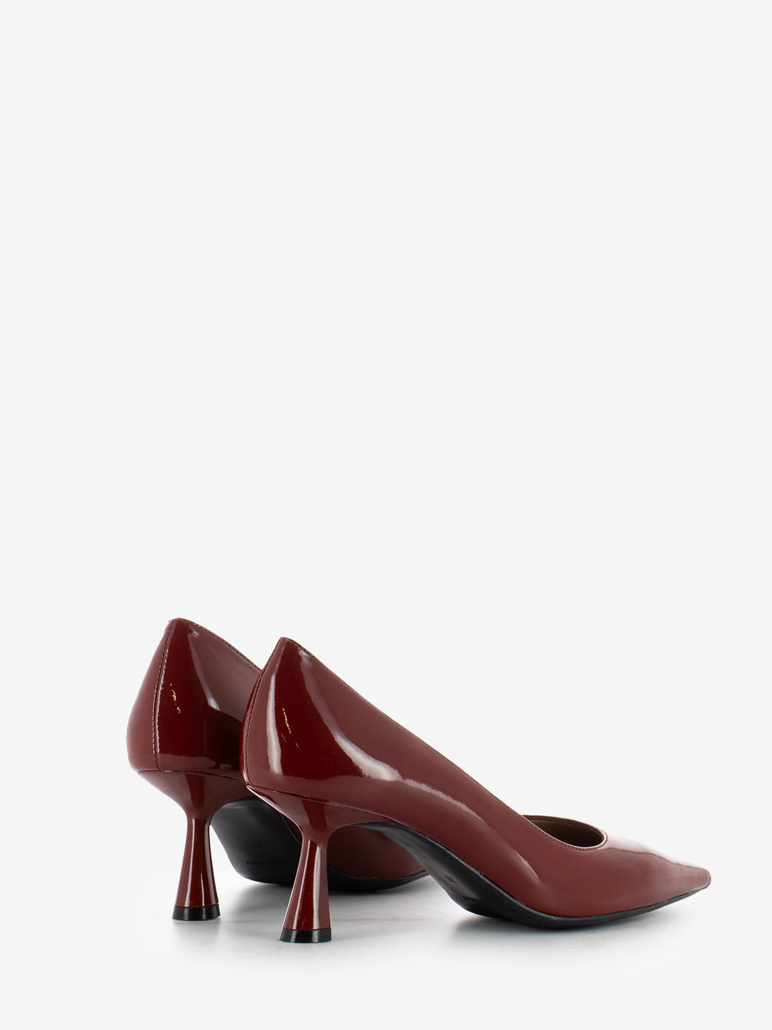 Red patent leather décolleté