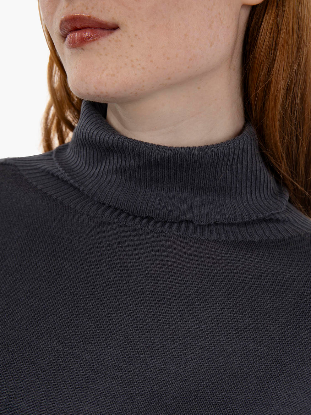 Medium grey box wool turtleneck