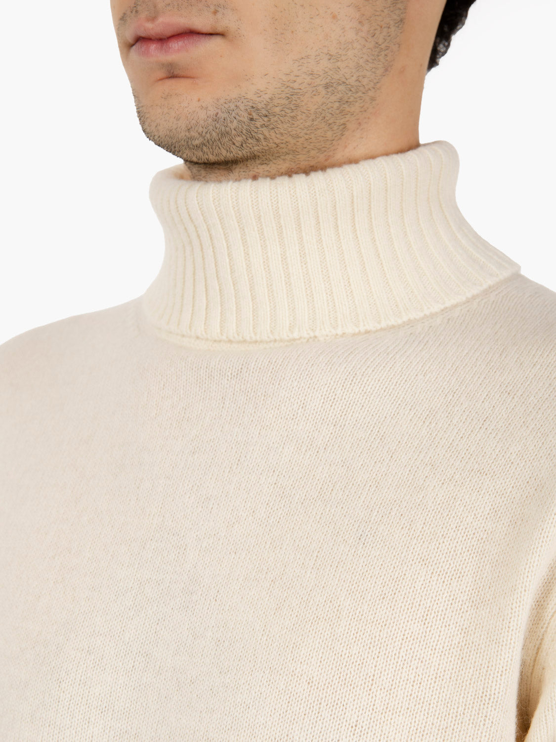 Maglione dolcevita panna