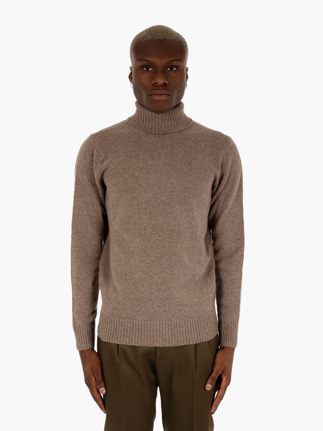 Turtleneck in wool with dove grey ribbed collar