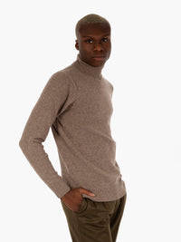 Turtleneck in wool with dove grey ribbed collar