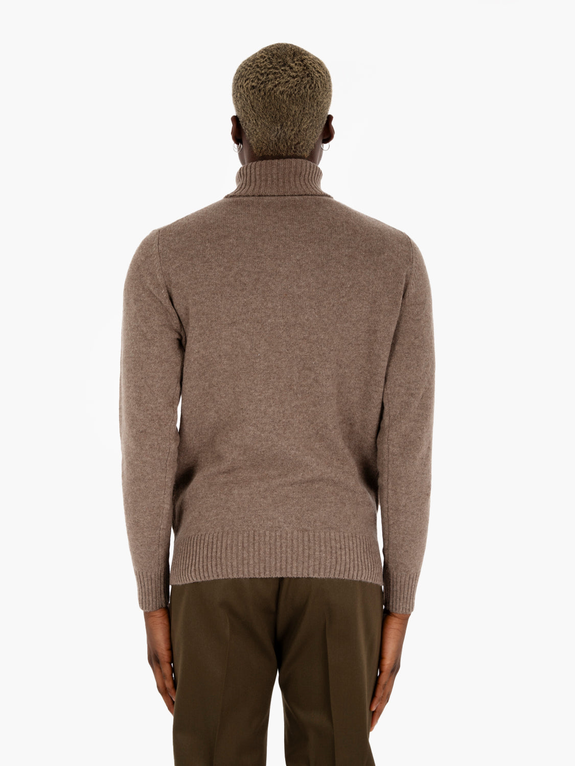 Turtleneck in wool with dove grey ribbed collar