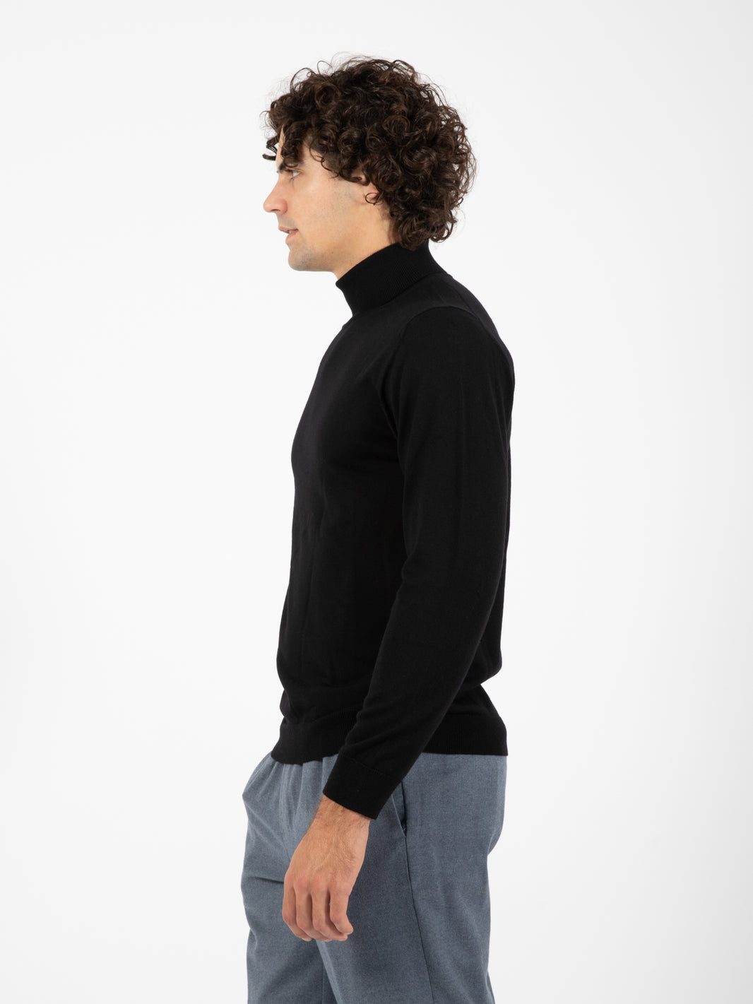 Black extra fine merino wool turtleneck