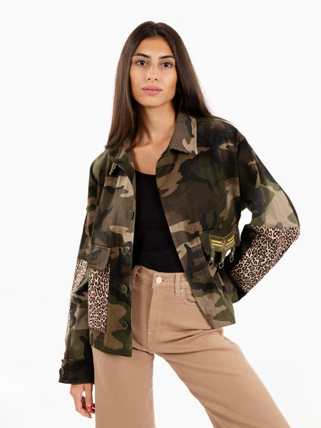 Giacca crop con patch militare