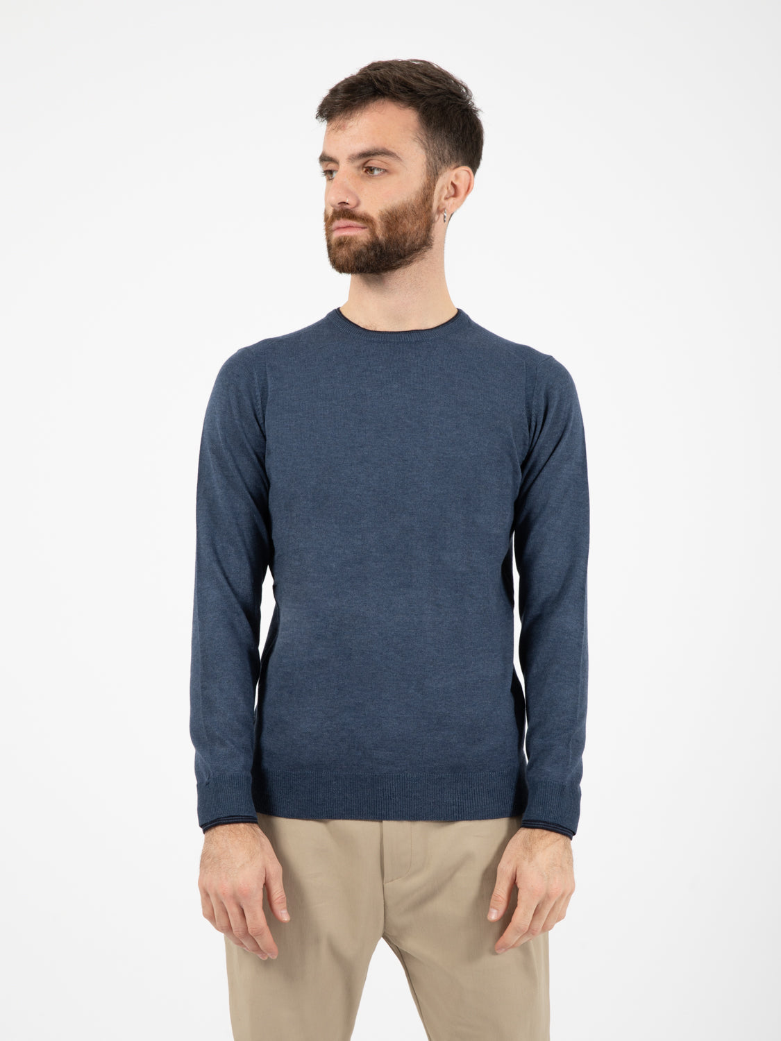Crewneck with contrasting blue edge