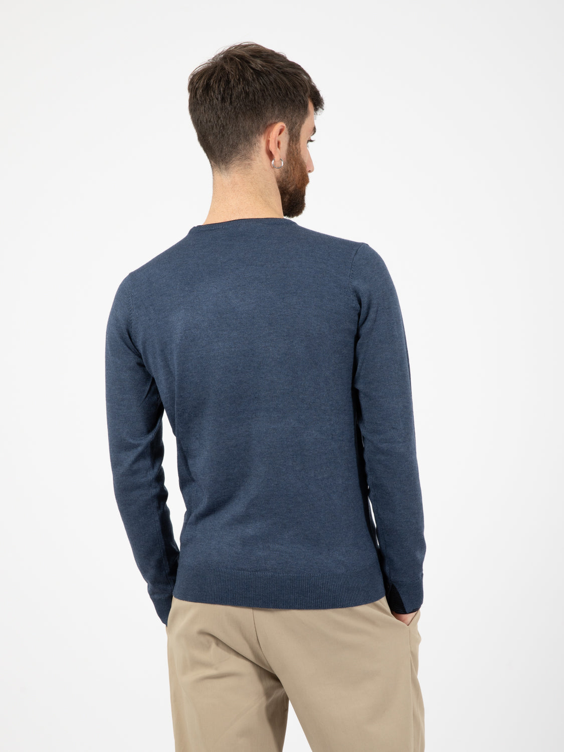 Crewneck with contrasting blue edge