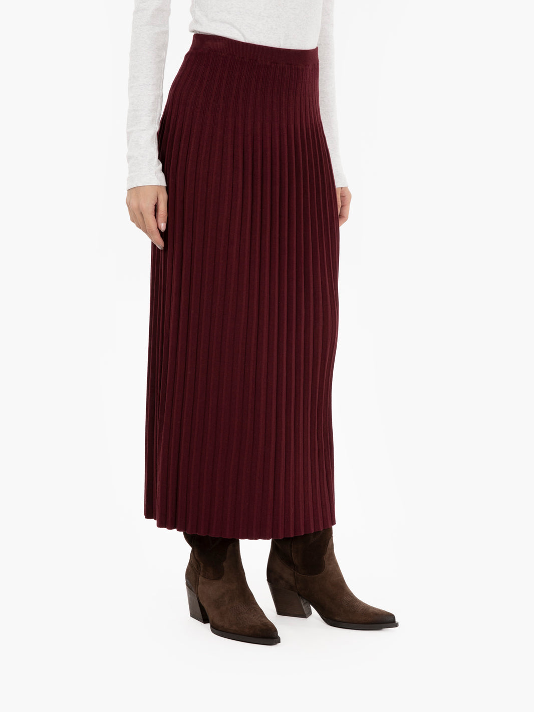 Burgundy pleated knit skirt