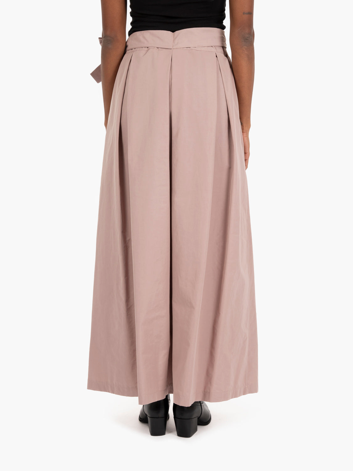 Long pleated skirt in antique pink