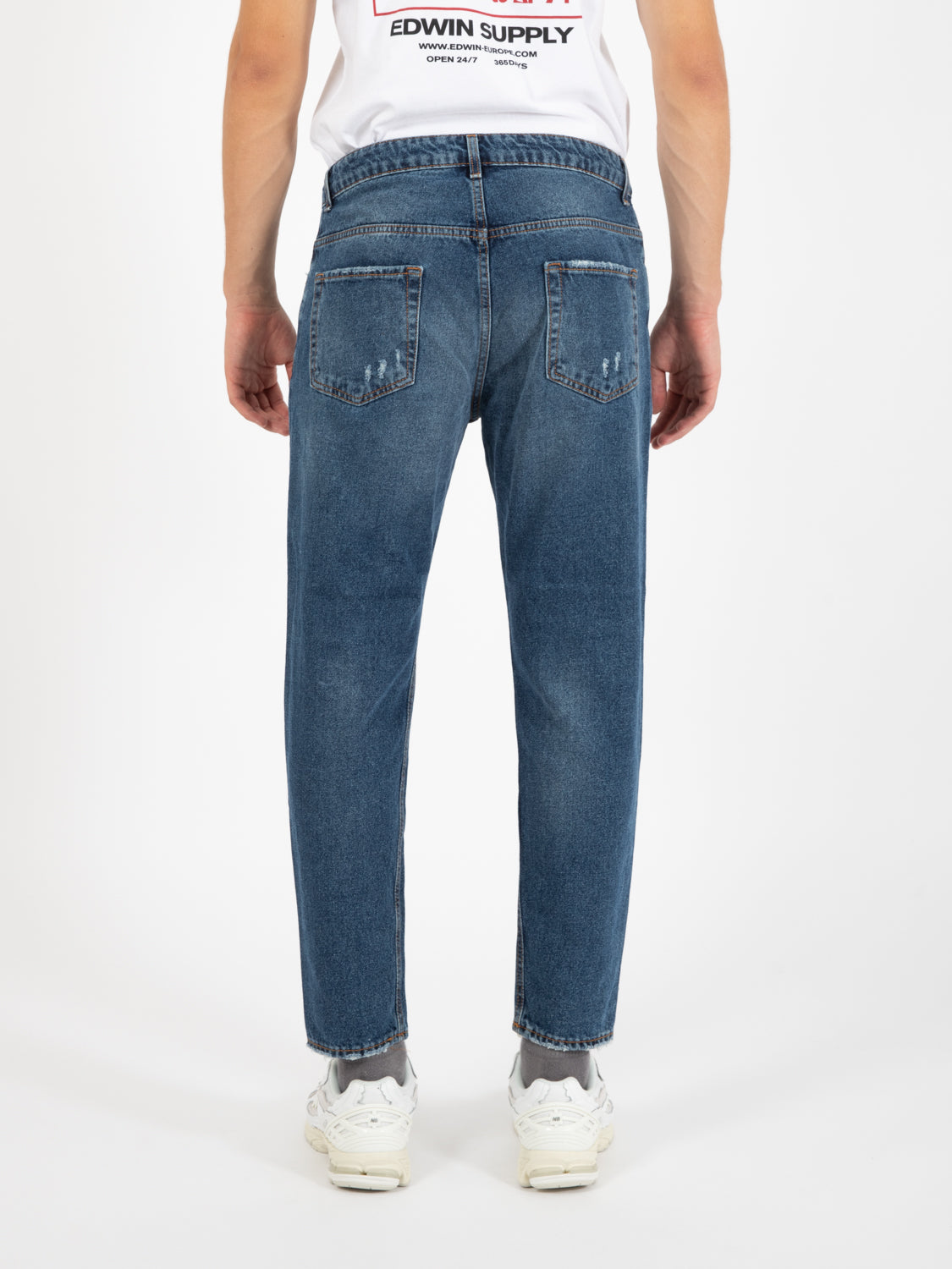 Cropped jeans with medium denim whiskering