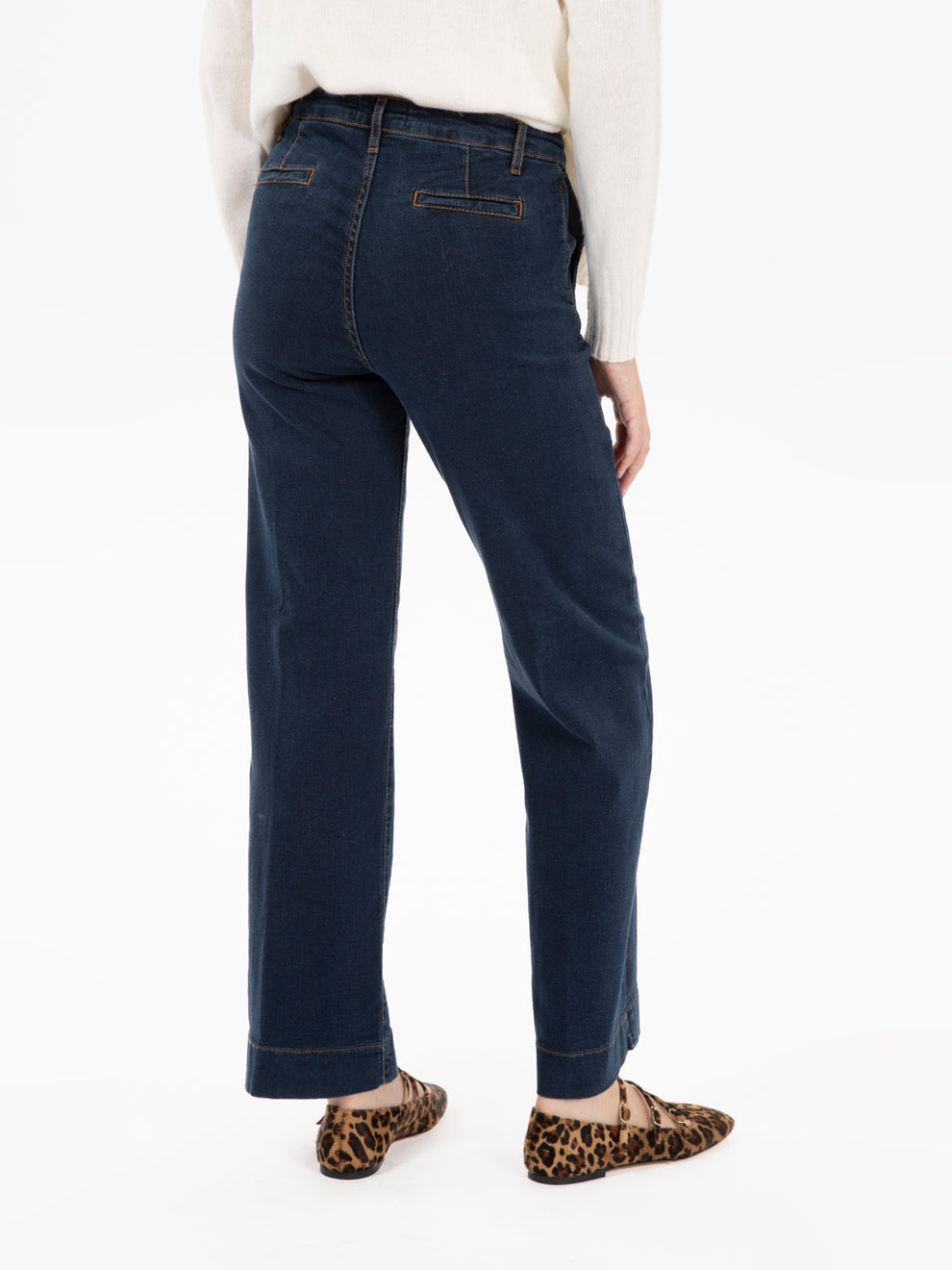 Jeans dritto con piega frontale