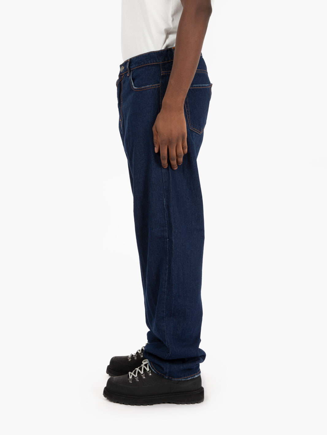 Jeans Skate in demin scuri