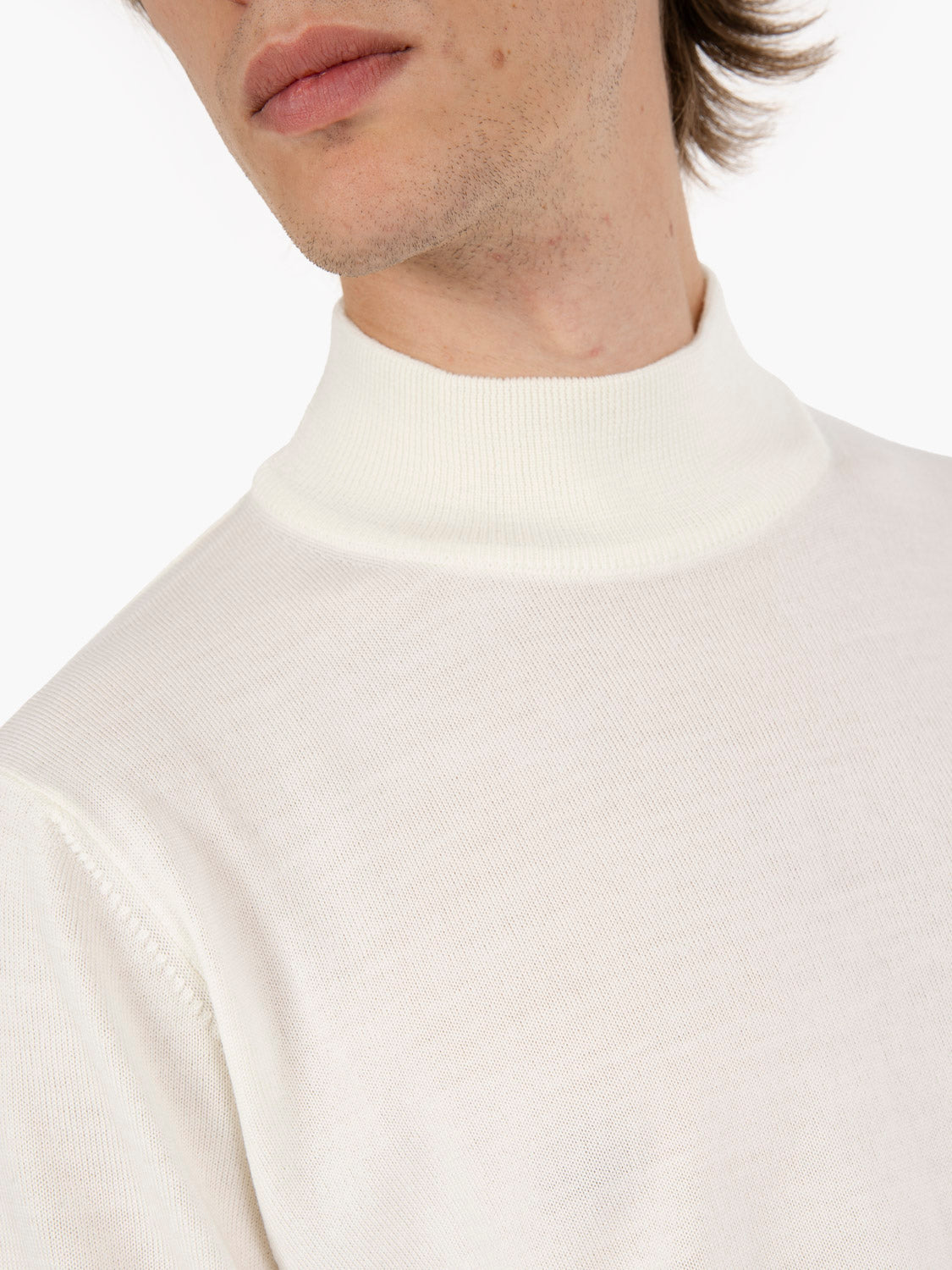 Maglia a lupetto in lana ecrù