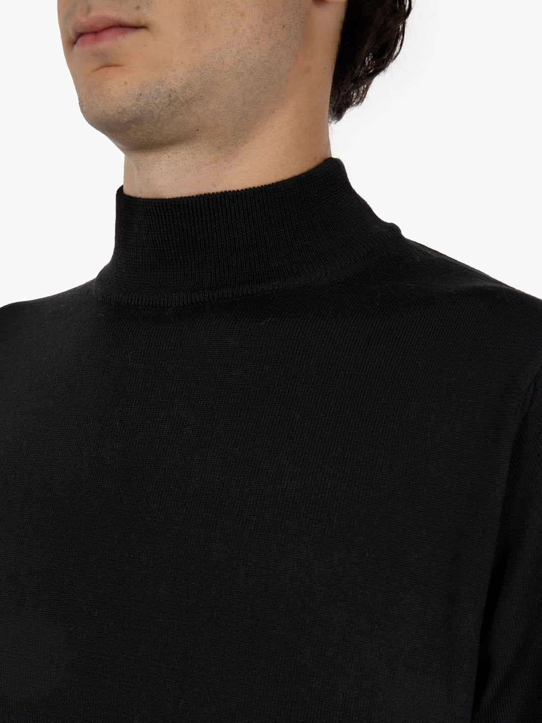 Maglia a lupetto in lana nero