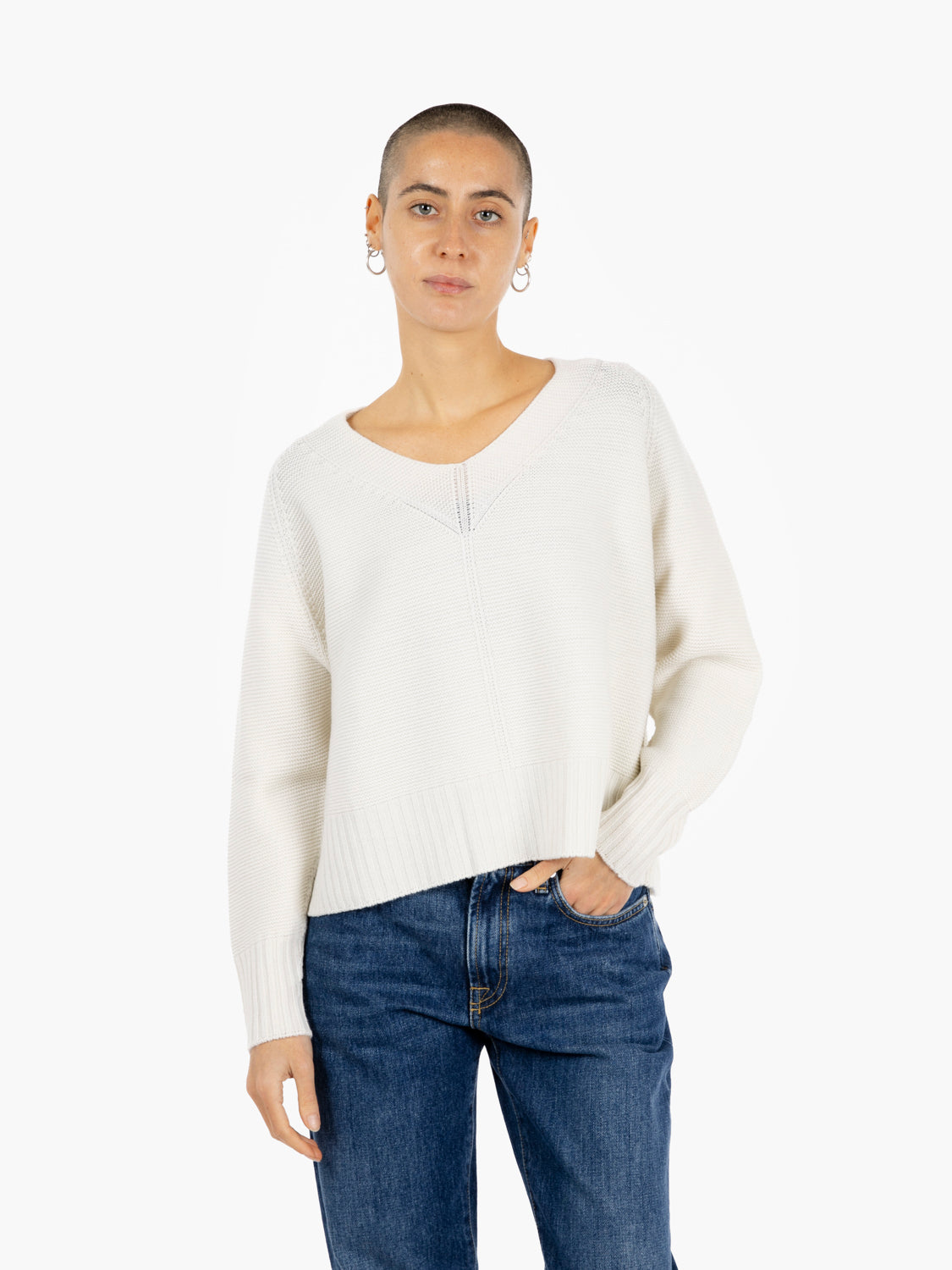 Maglia con scollo a V ecrù