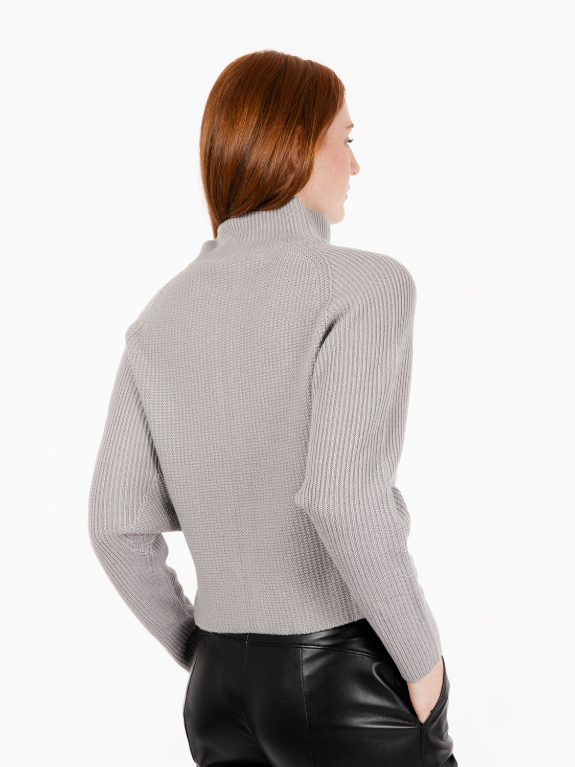 Maglia crop con zip in lana grigia