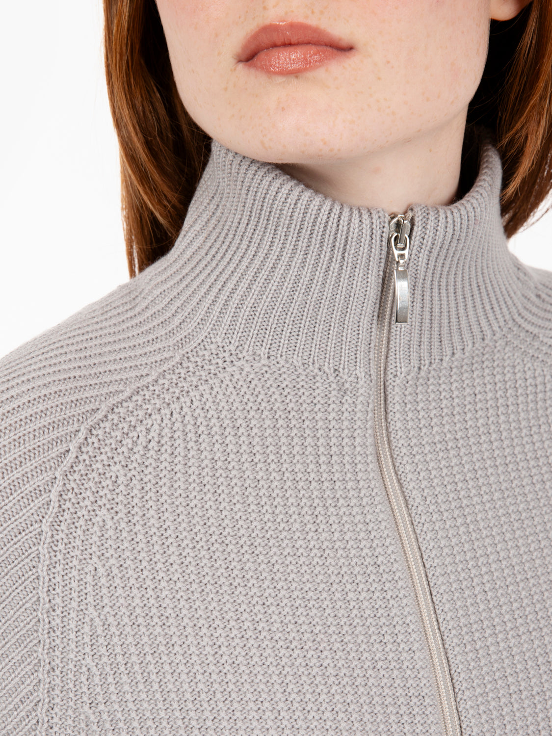 Maglia crop con zip in lana grigia