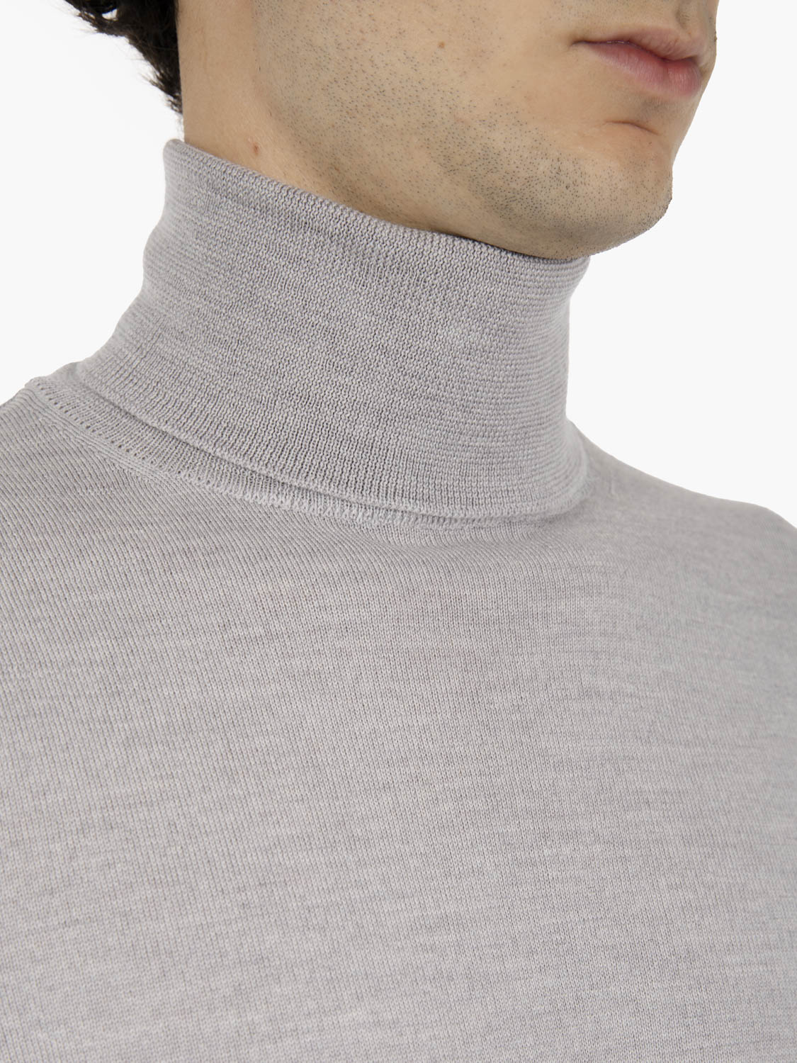 Maglia dolcevita in lana grigio