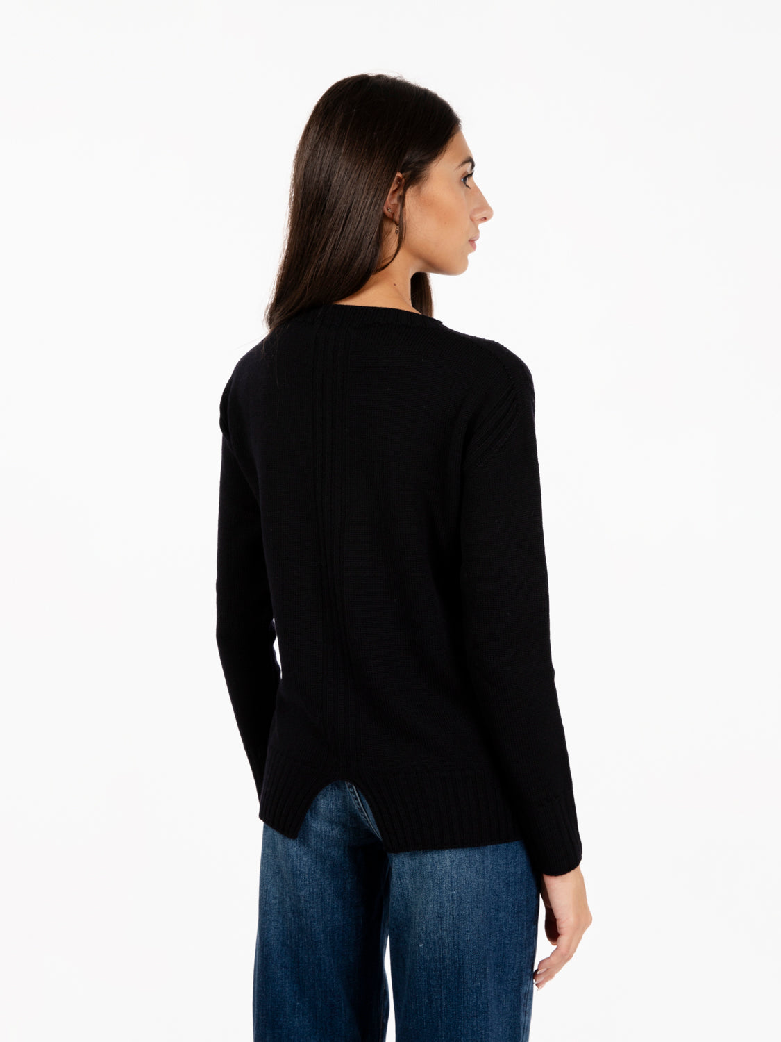 Maglia girocollo con spacco nera