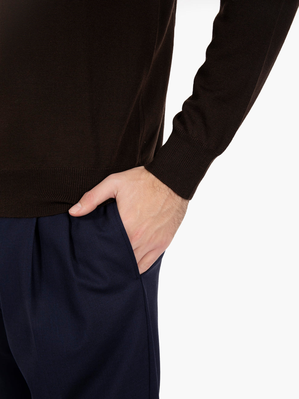 Maglia girocollo in lana moro