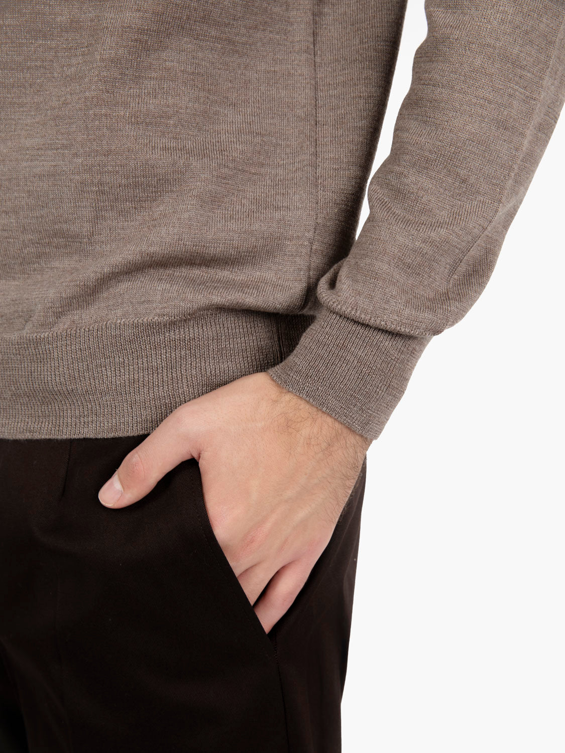 Maglia girocollo in lana noce