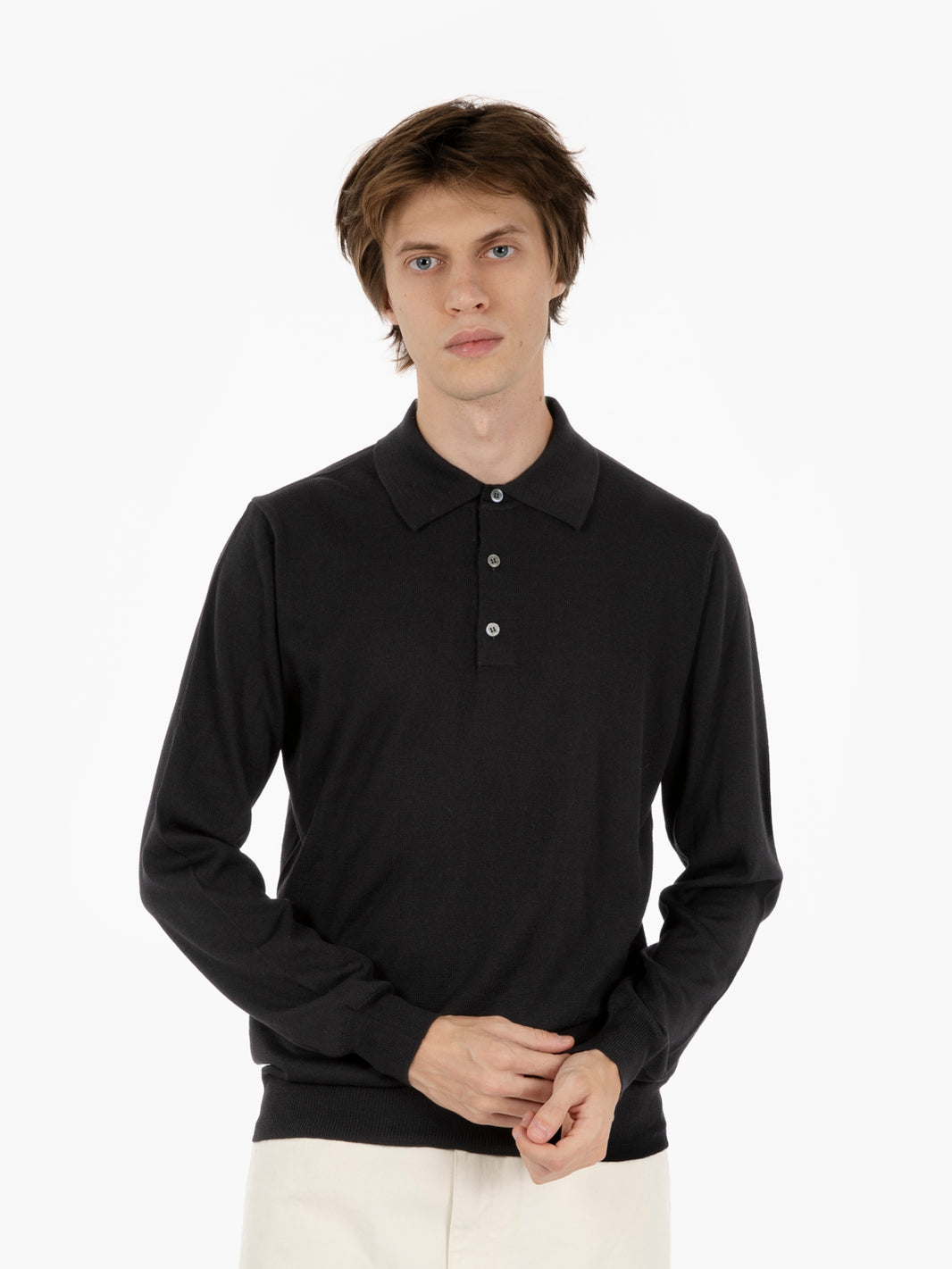 Wool sweater with black collar