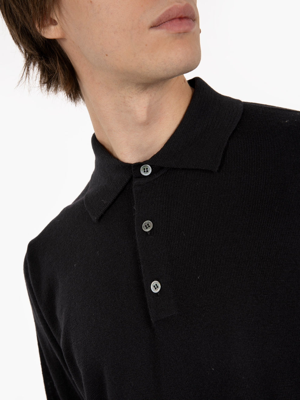 Wool sweater with black collar