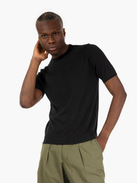 Black cotton crew neck short sleeve shirt