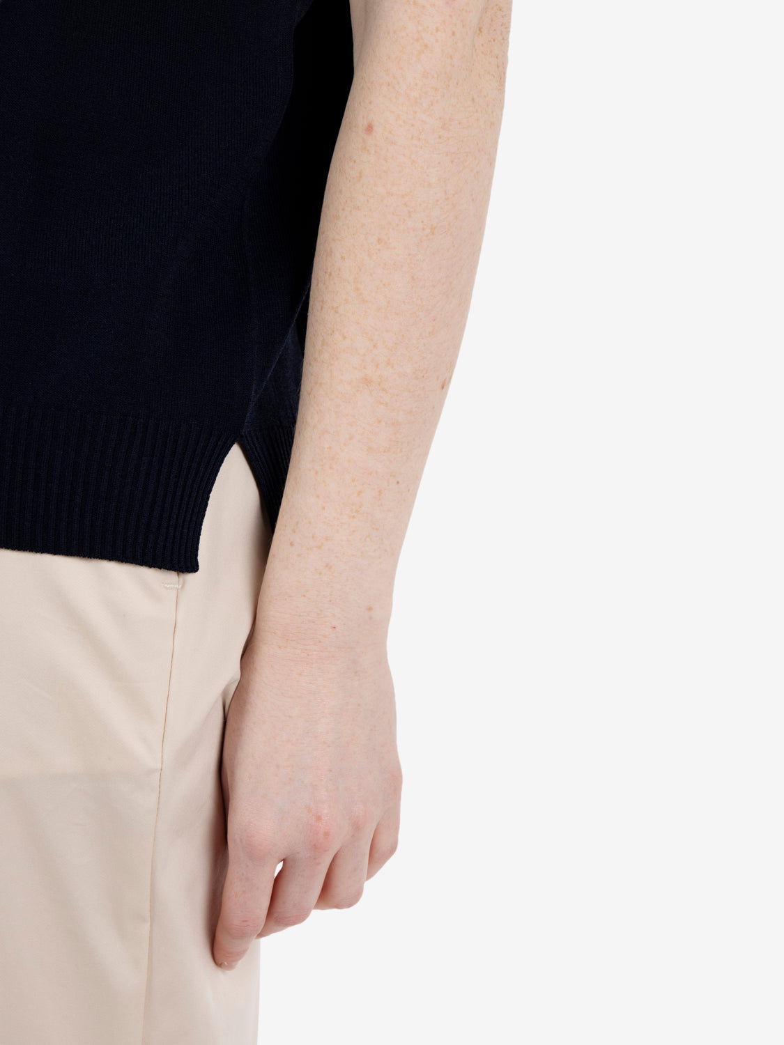 Navy short-sleeved crew neck t-shirt