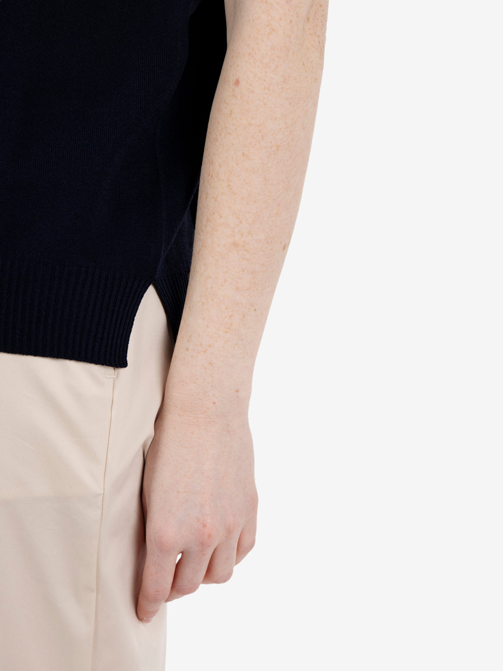 Navy short-sleeved crew neck t-shirt