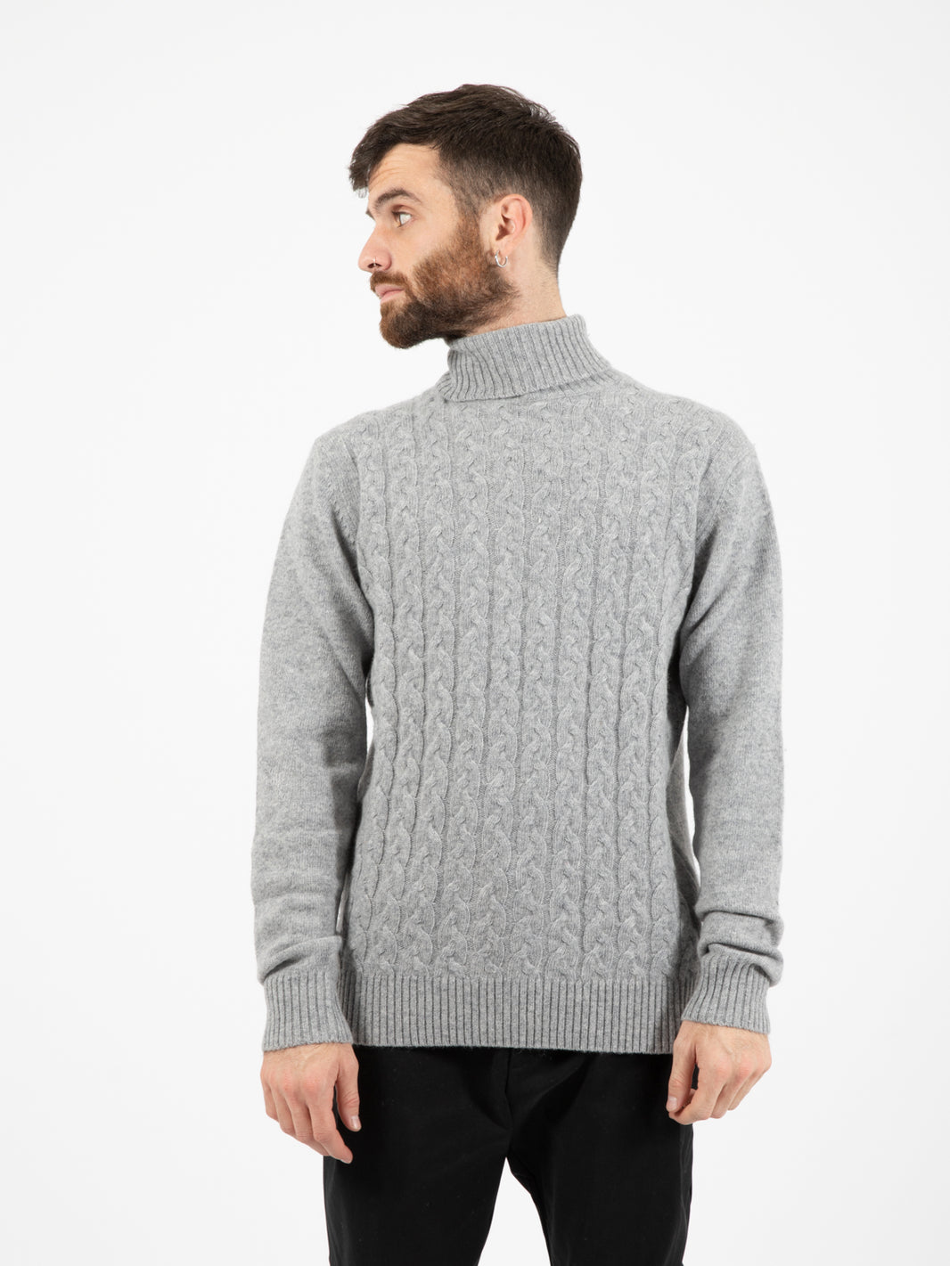 Maglione a collo alto con trecce ghiaccio