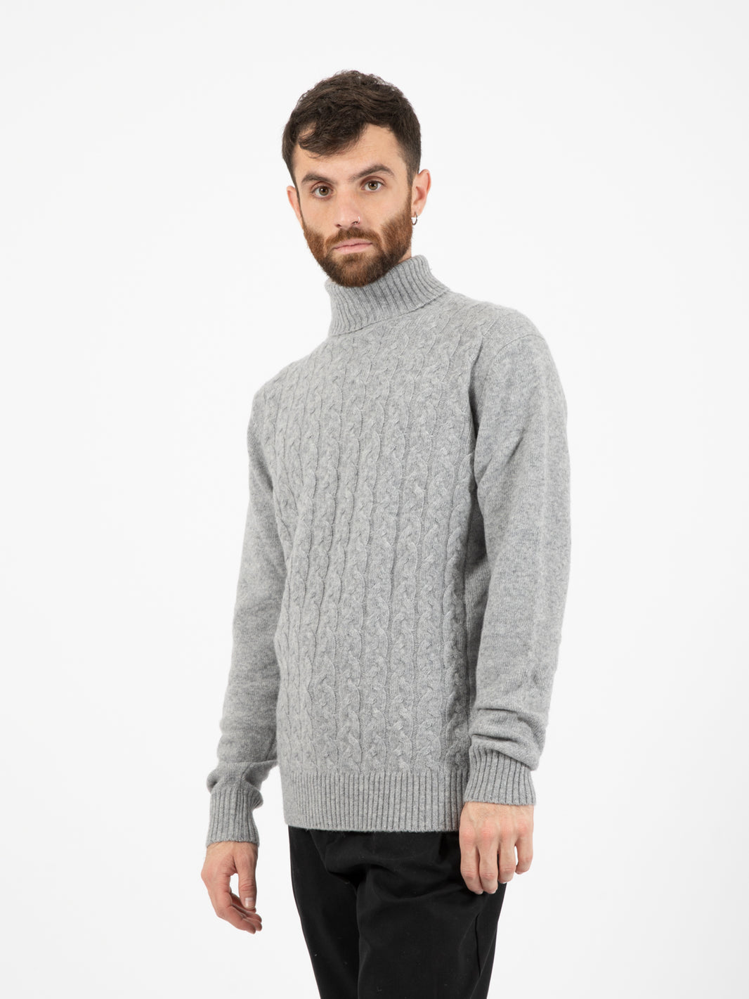 Maglione a collo alto con trecce ghiaccio