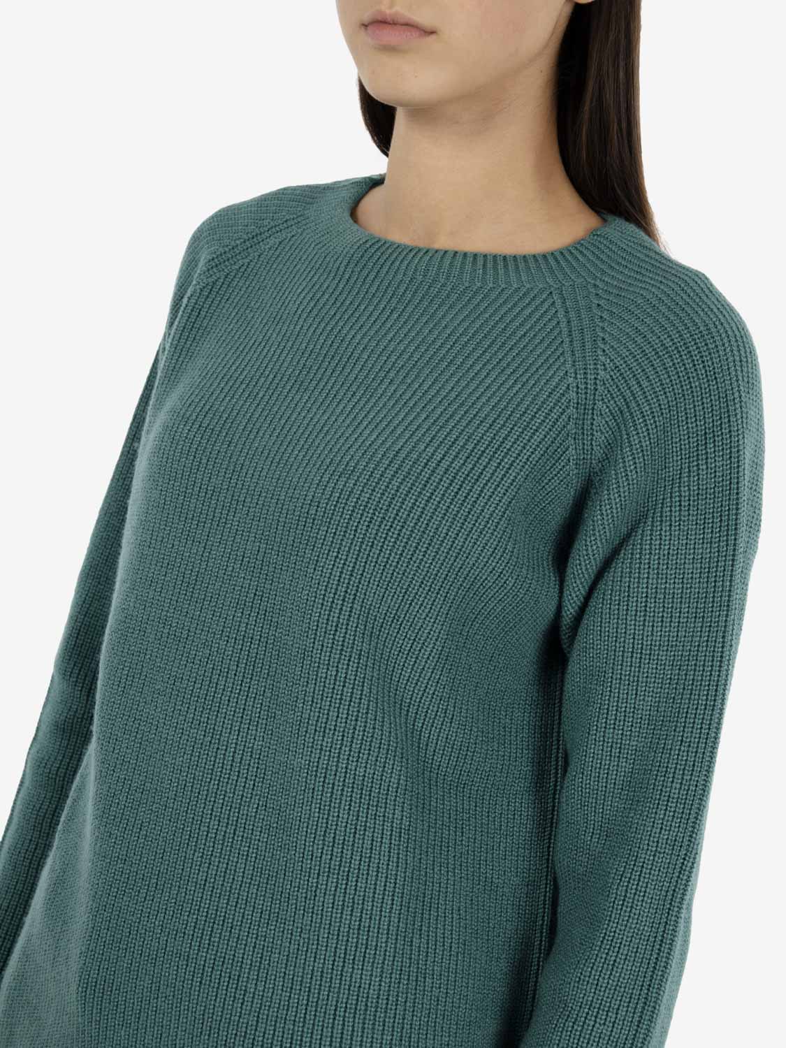 Maglione con scollo a barca verde bosco