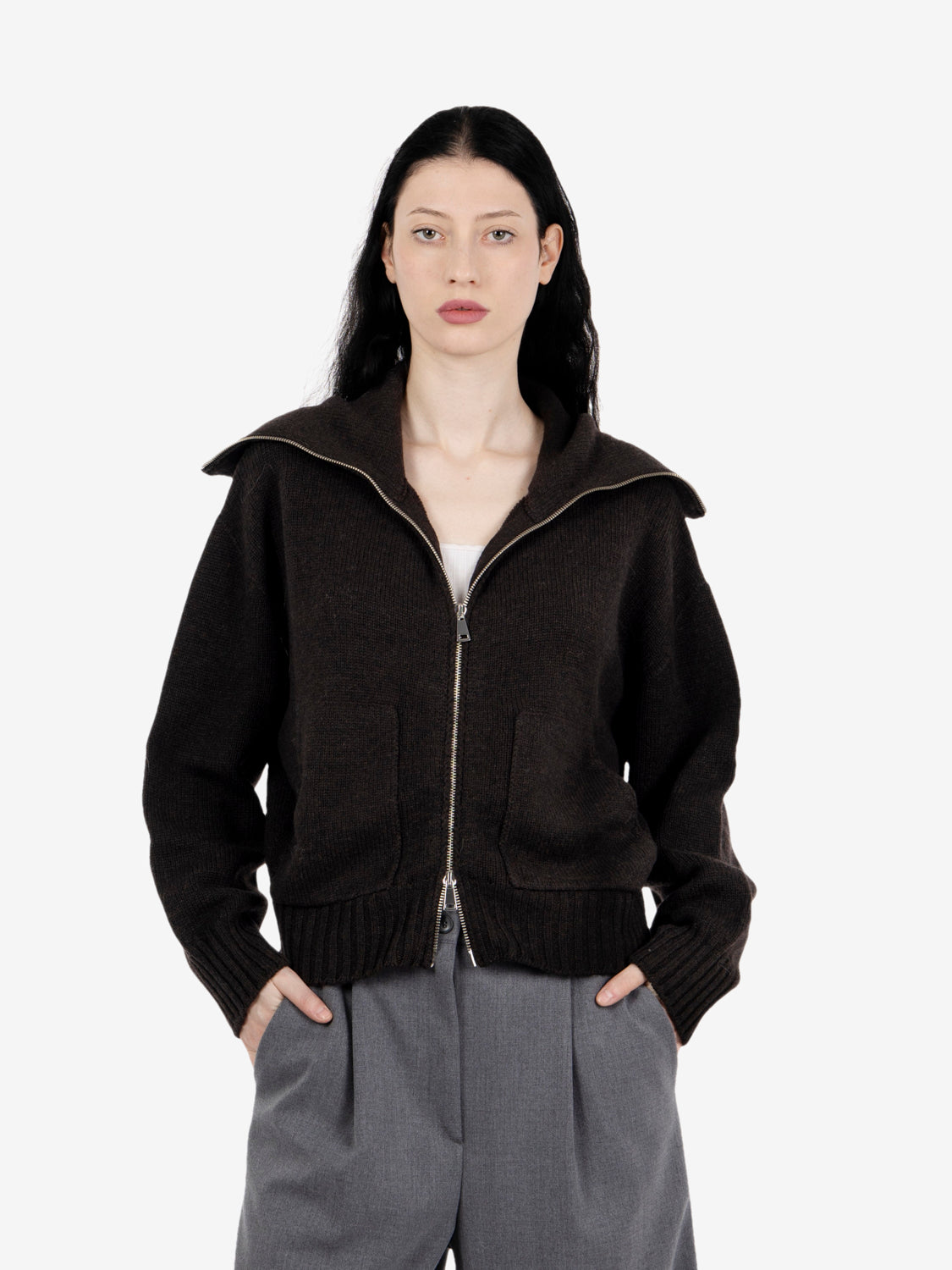 Maglione con zip a collo alto caffè