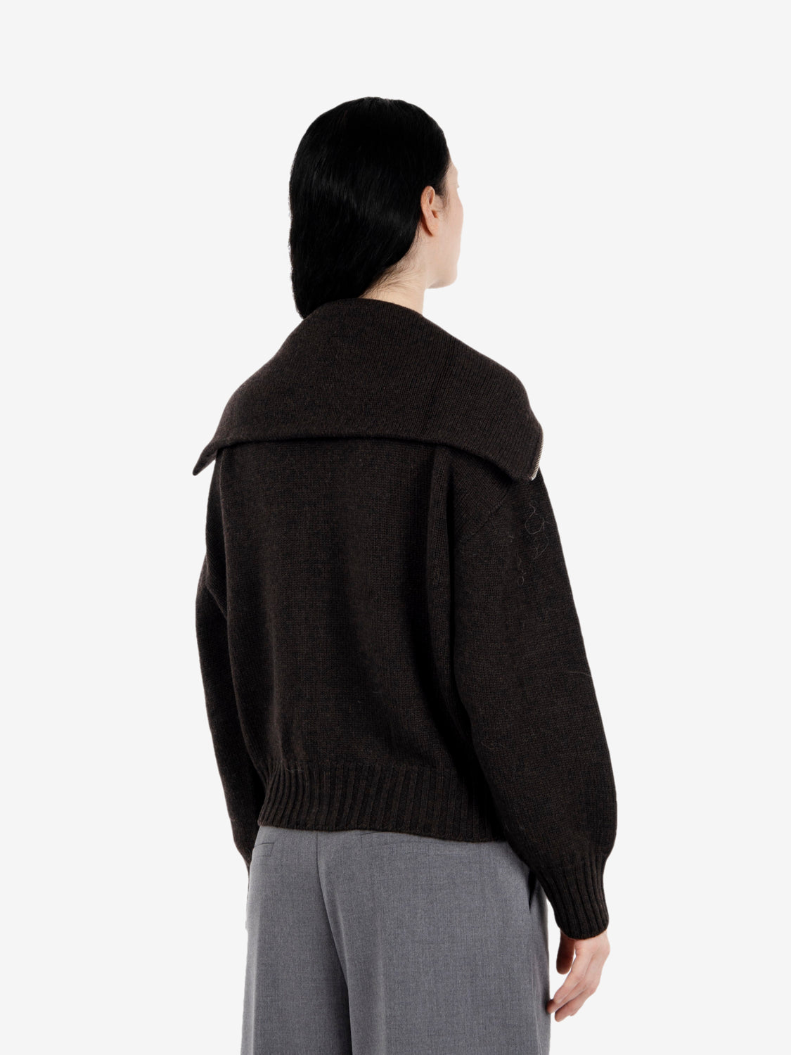 Maglione con zip a collo alto caffè