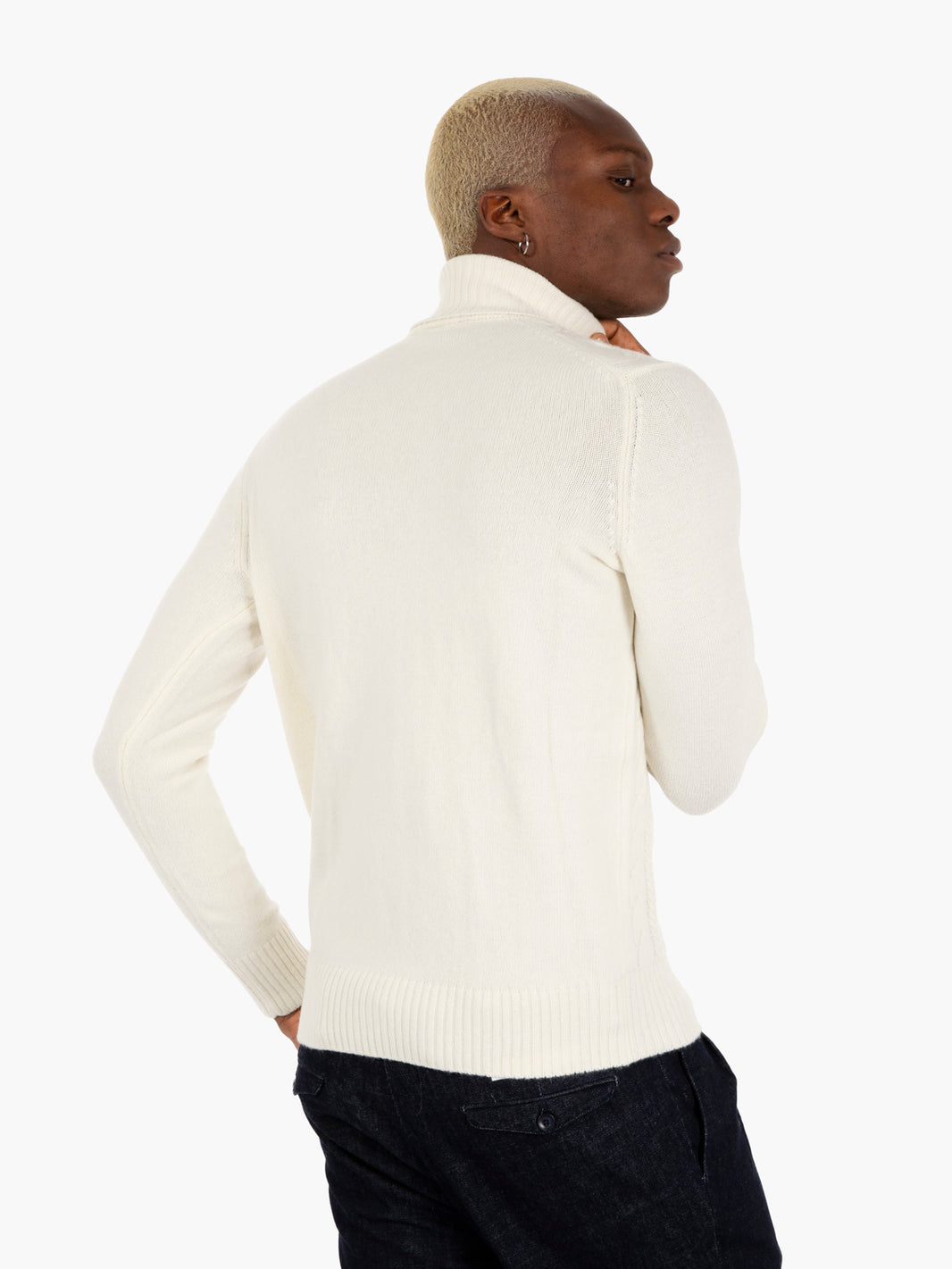 Maglione dolcevita a trecce panna